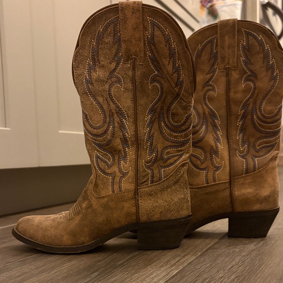 Laredo Brown Cowboy Boots with Itching design. Bought from Nashville, TN. - Picture 1 of 5